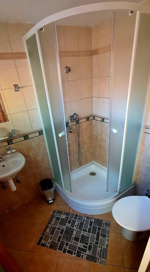 Katerina Restaurant A Penzion Rozvadov Ngoại thất bức ảnh