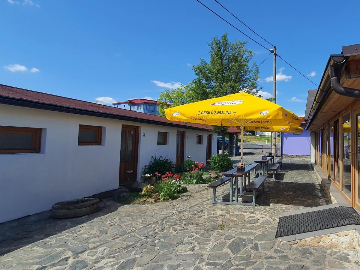Katerina Restaurant A Penzion Rozvadov Ngoại thất bức ảnh