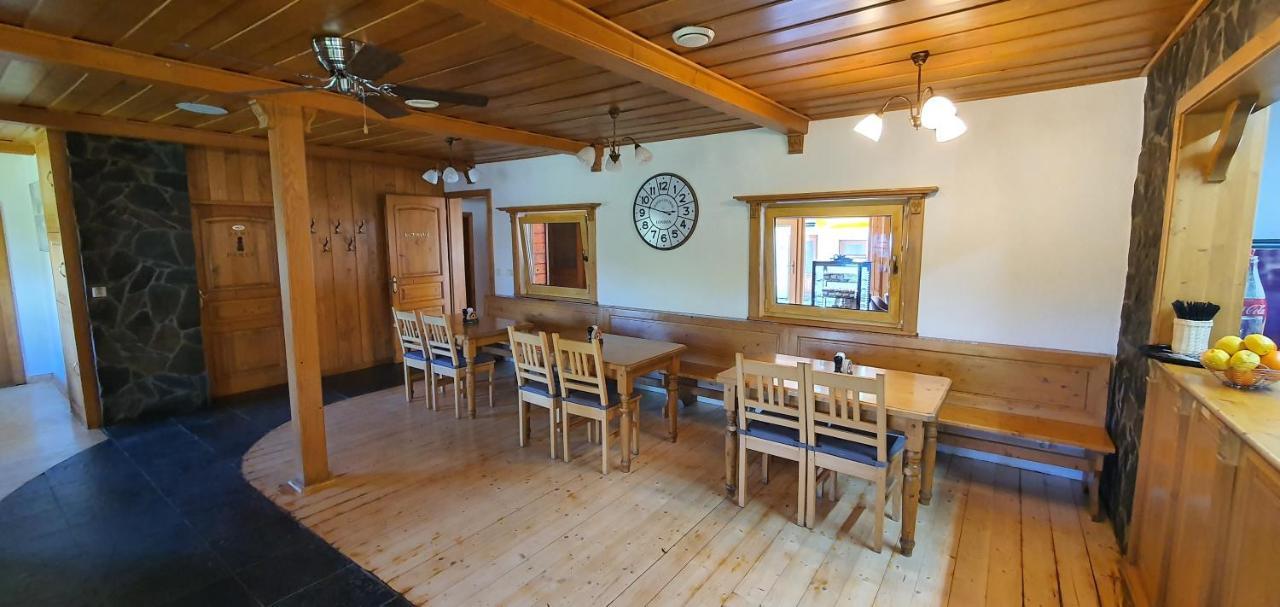 Katerina Restaurant A Penzion Rozvadov Ngoại thất bức ảnh